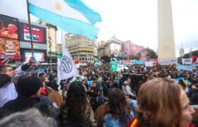 En Argentina: Científicos exigen a Milei cumplimiento de la Ley de Financiamiento Universitario