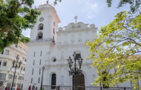 Refuerzan estructura de la Catedral de Caracas por riesgo de derrumbe