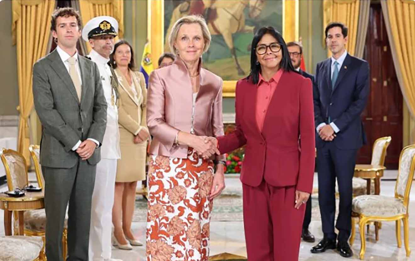 Delcy Rodríguez y Carmen Gonsalves
