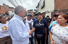 Atienden a 98 familias tras crecida del río Guaire en Petare