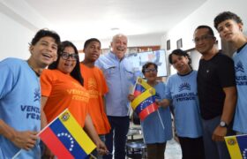 Familias afectadas por los sismos reciben nuevas viviendas en Guatire