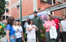 Presidenta Delcy Rodríguez entrega edificios recuperados tras sismos en urbanismo Ana Victoria de La Guaira
