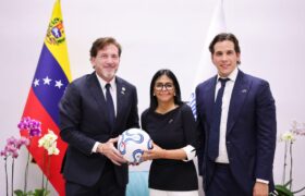 Presidenta Delcy Rodríguez sostuvo encuentro con máximas autoridades de la Conmebol y la FVF