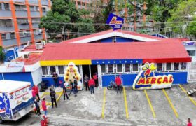 Gobierno Bolivariano estima distribuir semanalmente más de 26 toneladas de alimentos en PDVAL y MERCAL