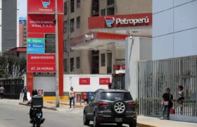 Sindicatos de Petroperú rechazan plan de privatización de Fujimori
