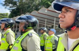 Policía de Caracas recibe ambulancia para su unidad de servicios médicos