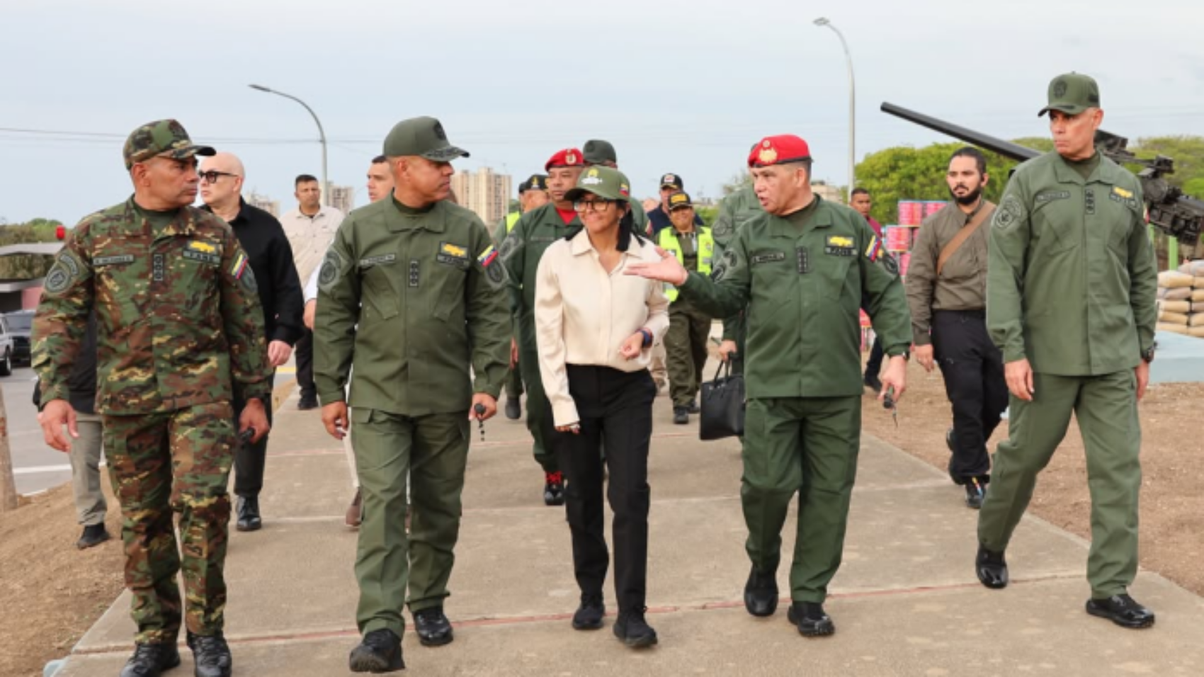 Presidenta-E-visita-Escuela-Naval-en-La-Guaira-1-696x487