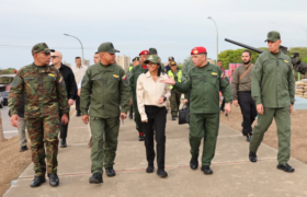 Jefa de Estado inspecciona labores de recuperación de la Escuela Naval en La Guaira