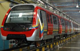 Metro de Caracas llega a su 49.º aniversario con avances en recuperación de vías y trenes