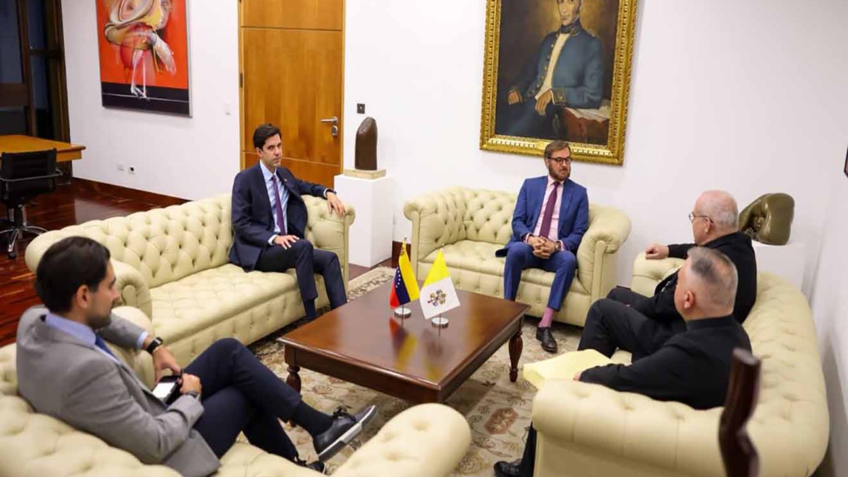 Representantes de Venezuela y la Santa Sede