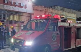 Bomberos atienden incidencias por lluvias en municipio Iribarren del estado Lara