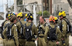 «Vienen a hacer política con el dolor»: crece rechazo a presencia israelí en Colombia