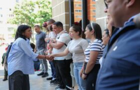  Delcy Rodríguez: «Mi mensaje a quienes están en los campamentos, mientras tengamos vida vamos a recuperar todo lo demás»