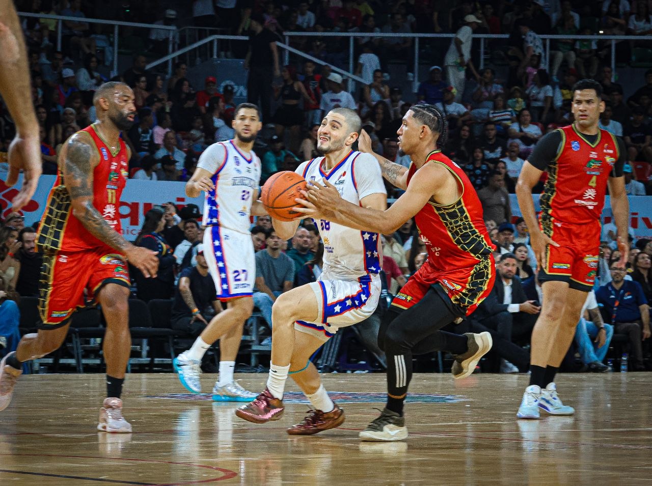 Arrancó la Liga Superior de Baloncesto con triunfo de Cocodrilos de Caracas