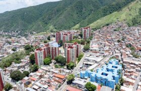 Presidenta Delcy Rodríguez entrega recursos financieros a 35 condominios