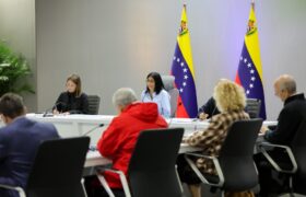 Presidenta Delcy Rodríguez sostuvo encuentro con voceros de los sectores sindical, gremial y empresarial del país,