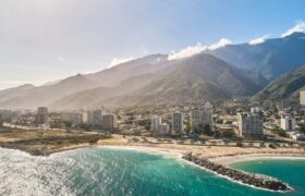 Presidenta Delcy Rodríguez supervisa avances en los trabajos de rehabilitación para transformar La Guaira en potencia turística