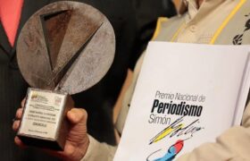Premio Nacional de Periodismo anuncia veredicto y honra a periodistas víctimas del doble sismo