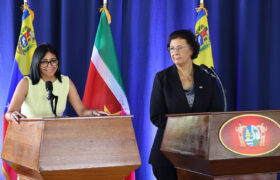 Suscripción de acuerdos bilaterales fortalecerá conectividad, educación y desarrollo energético entre Surinam y Venezuela
