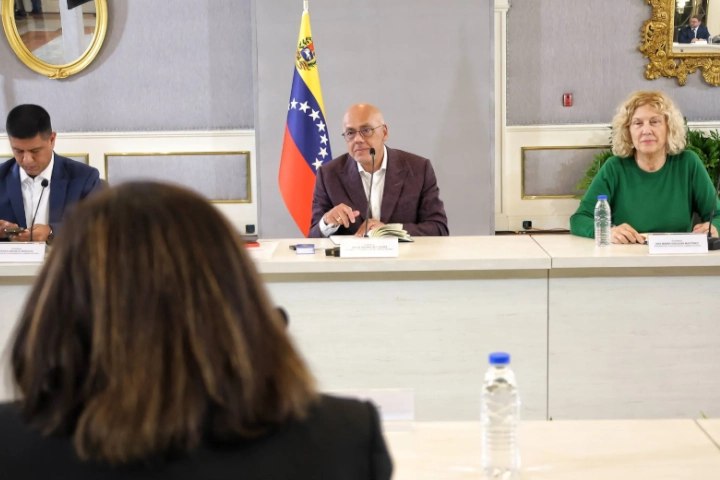 Fijan para octubre tercer ciclo de conversaciones entre el Gobierno Nacional y exdiputados del 2015